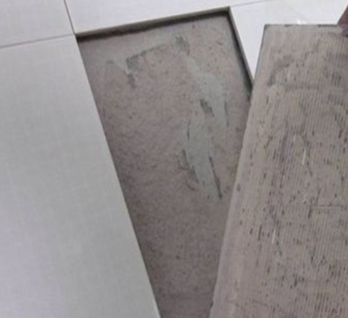 碧江瓷砖空鼓维修公司分享瓷砖铺贴时如果打浆（即涂抹在瓷砖背面和基层上的砂浆或瓷砖胶）过少，会带来以下问题